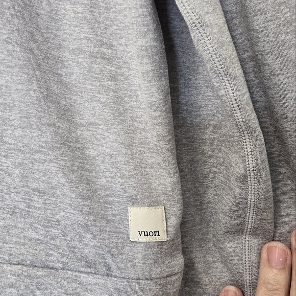 VUORI Halo Essential Hoodie Cropped Size Large Heather Gray Corium Embriodery - Picture 5 of 9